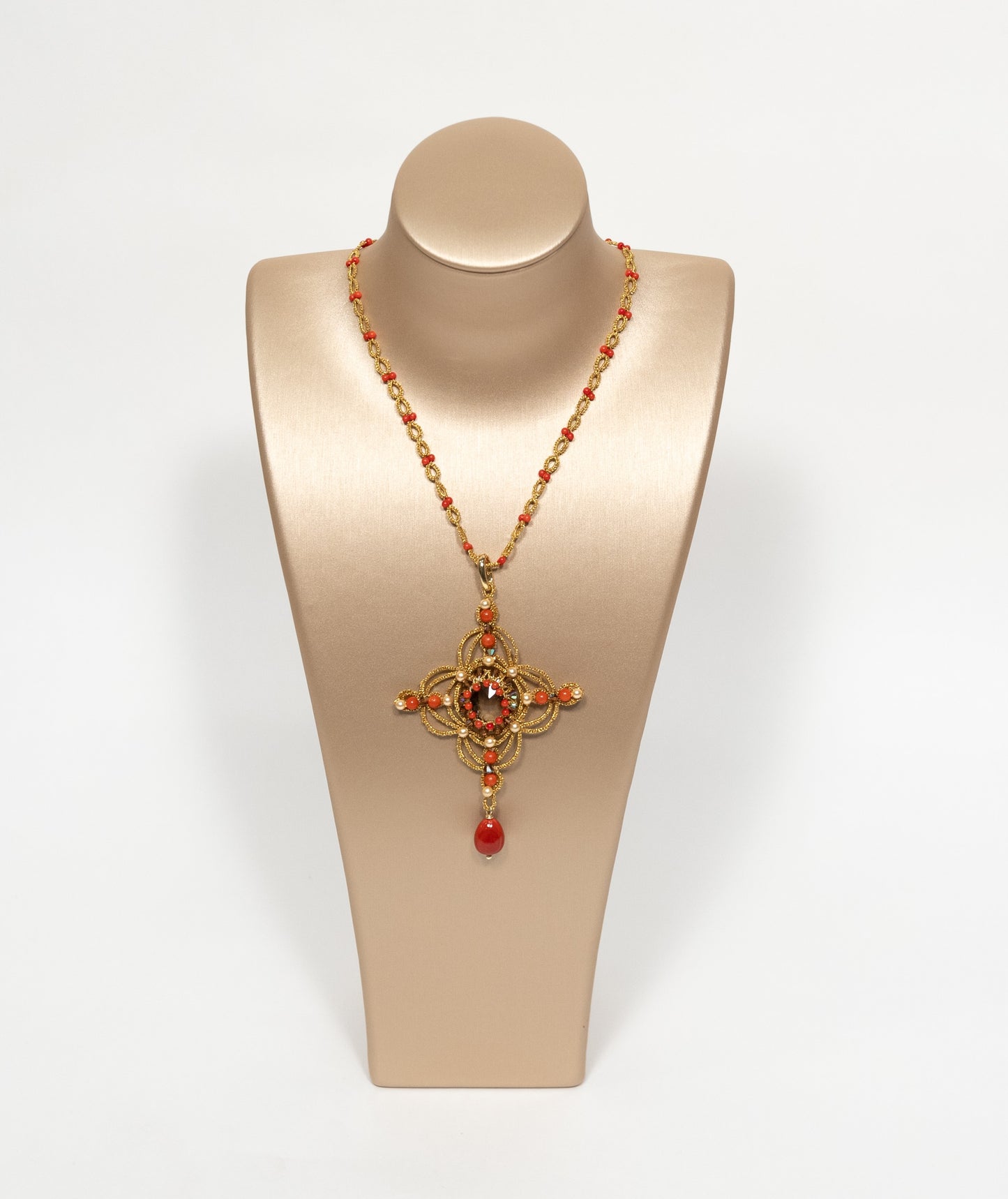 Collana con Crocifisso corallo