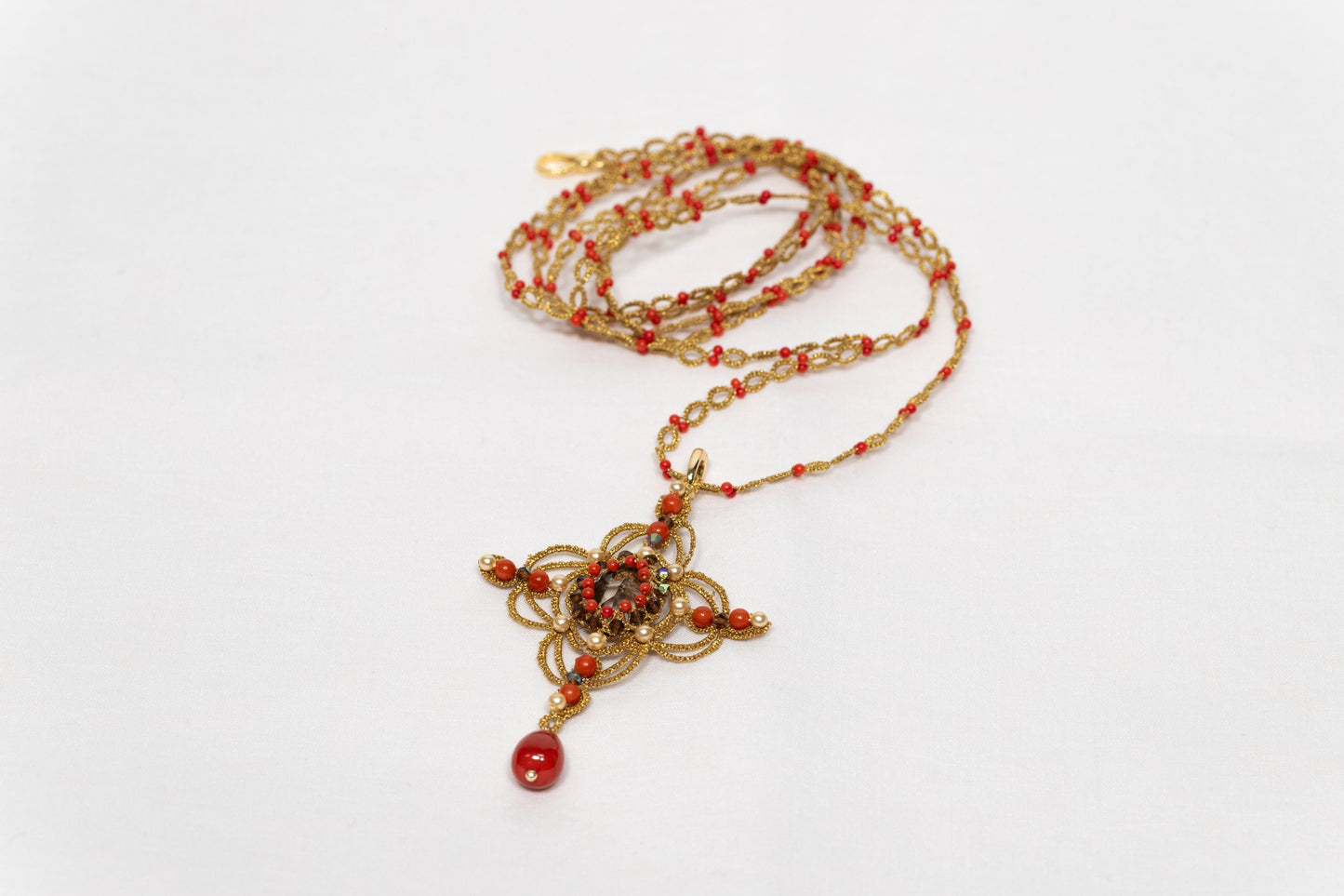 Collana con Crocifisso corallo